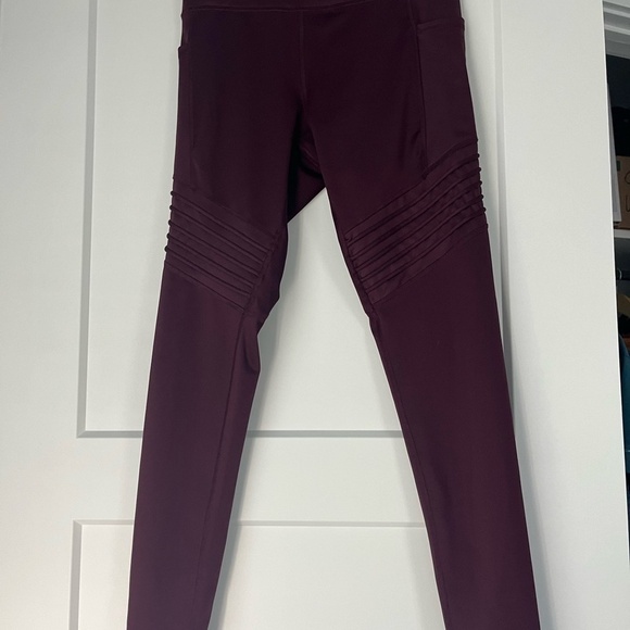 Fila Pants - Fila‎ Sport EUC Deep Burgundy Ribbed Activewear Leggings with Pockets, Medium